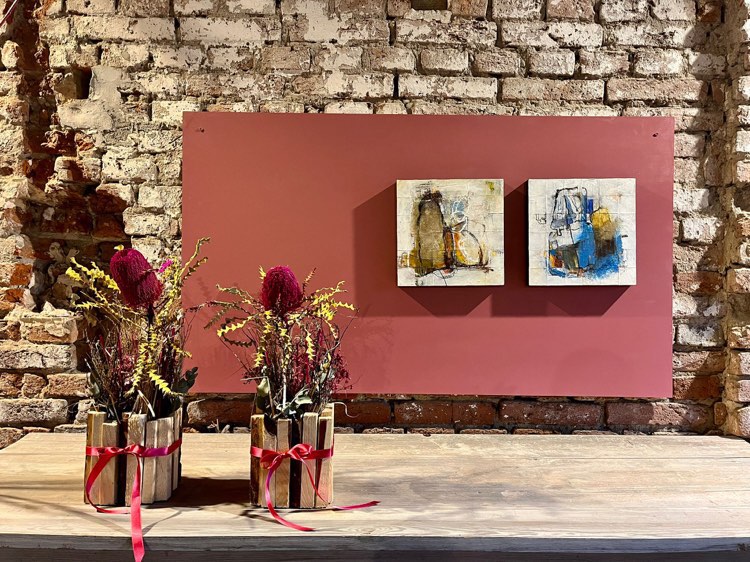 Viva Magenta. Terracotta. Umbra.